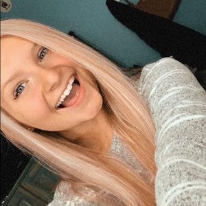 Meet your Posher, Alexia